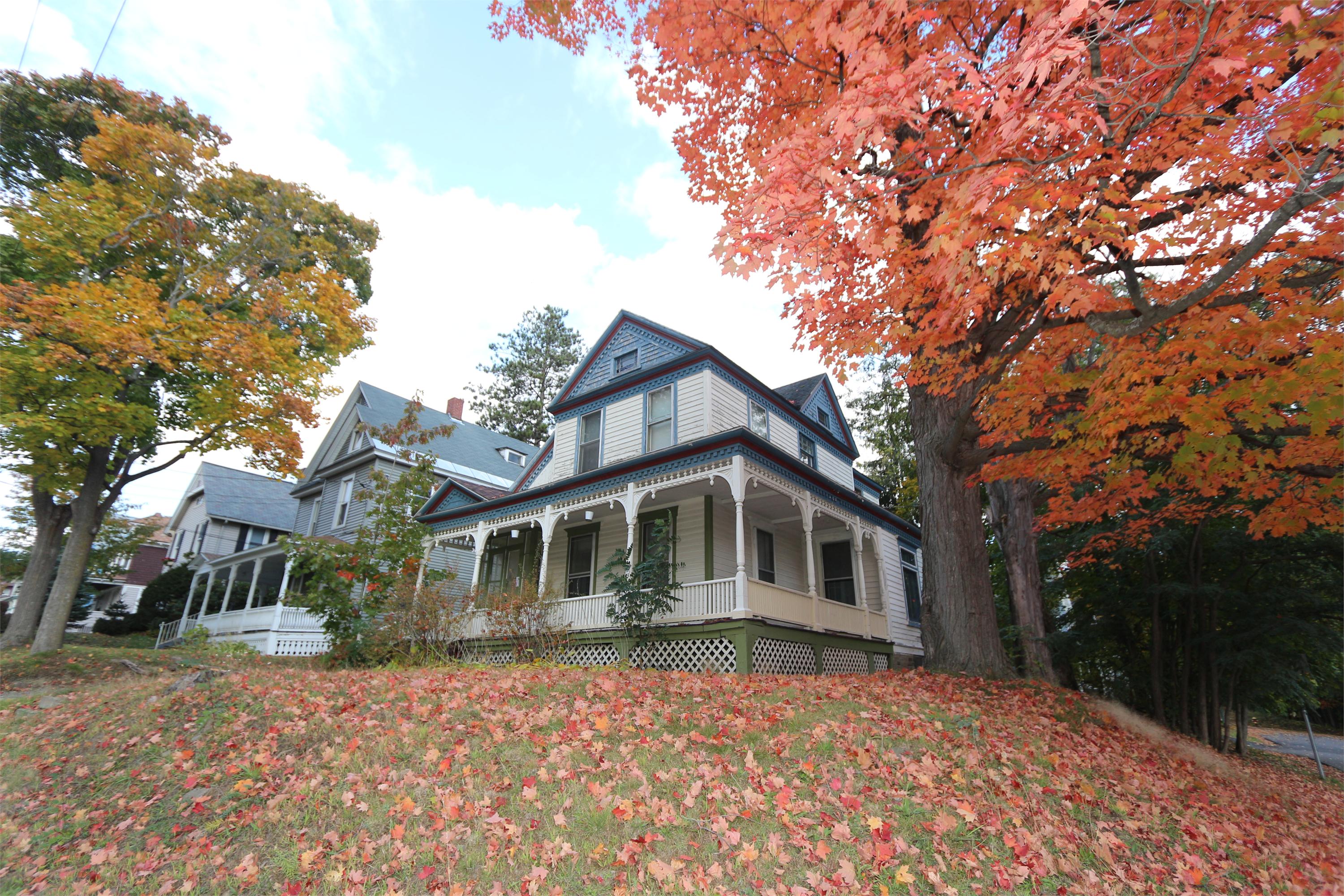 54 East St